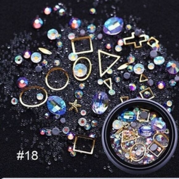 Lilac and gold nail embellishments - Picture 1 of 3